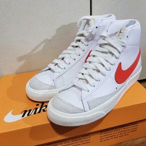 Nike Womens Blazer Mid '77 Vintage (Habanero Red)